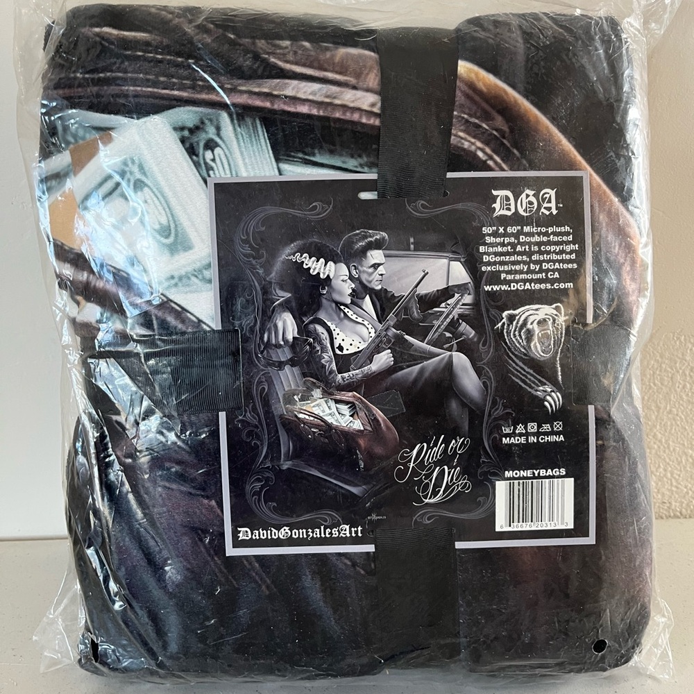 Black and Brown Throw Blanket. A3